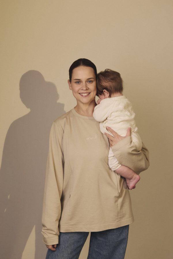 Mom longsleeve beige 1 Mom longsleeve beige